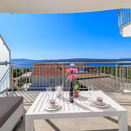 Romantisches Studio-apartment Mit Atemberaubenden Meerblick דירה *