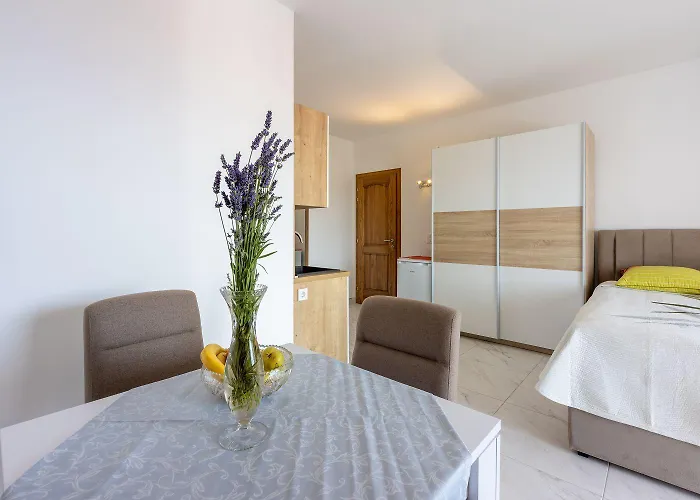 Romantisches Studio-apartment Mit Atemberaubenden Meerblick דירה *