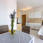 Romantisches Studio-apartment Mit Atemberaubenden Meerblick Apartman *